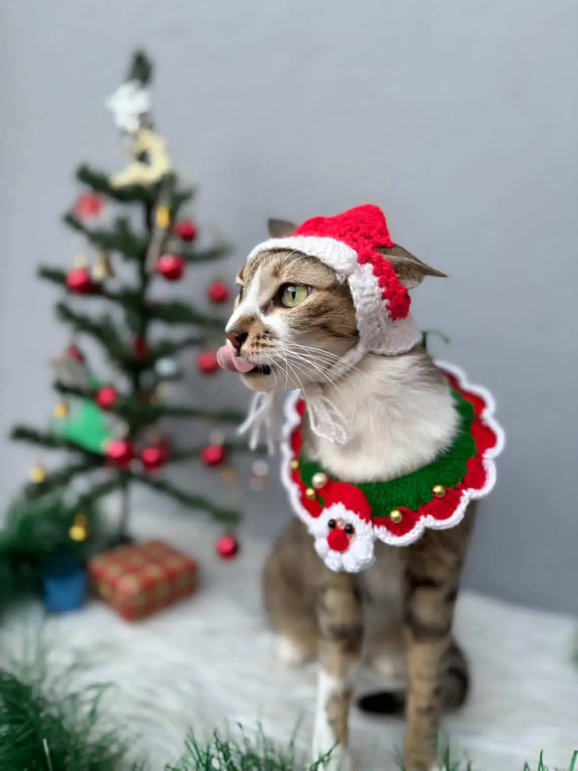 Christmas crochet collar