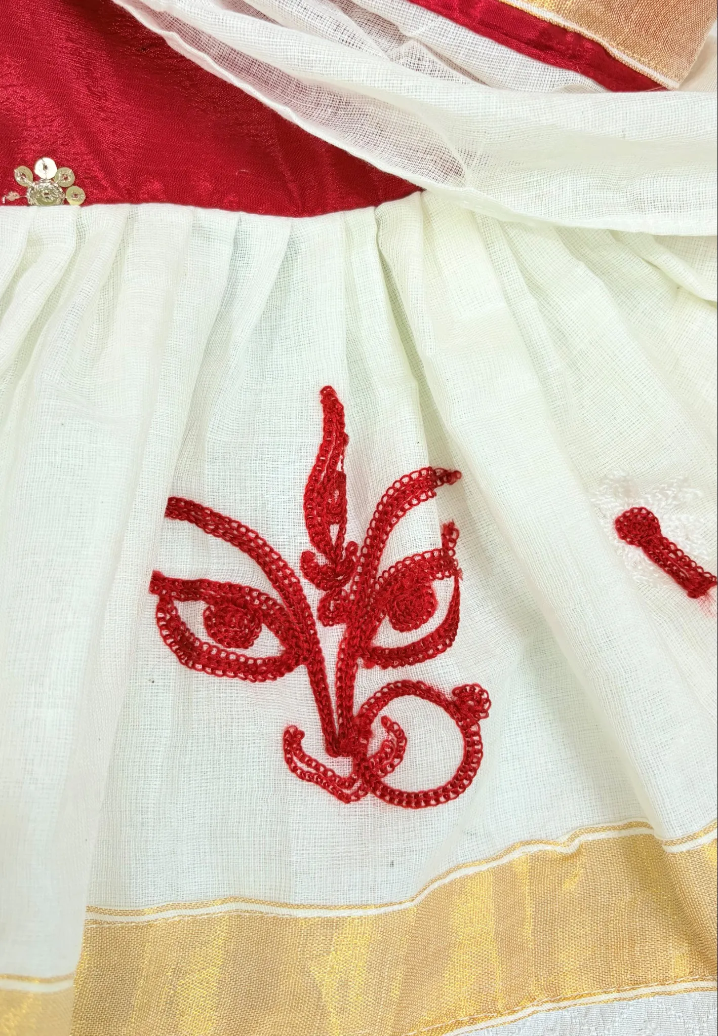 Thechowmeow Bengali Saree For Durga Puja | Indian saree | Durga Puja Saree for Pets | off-white & red color